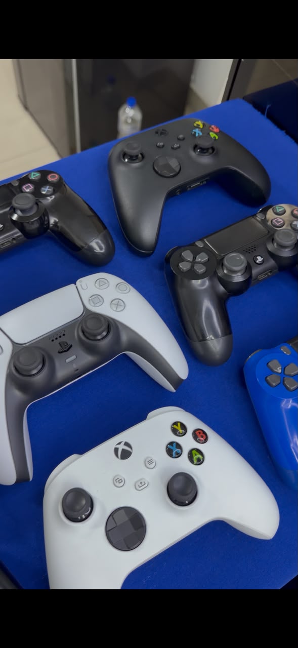 Controles de PlayStation y Xbox